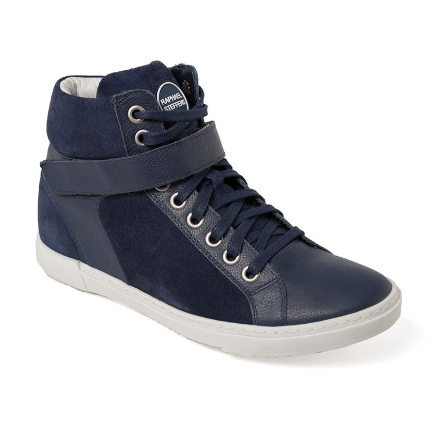 Zapatilla con detalle em el caño