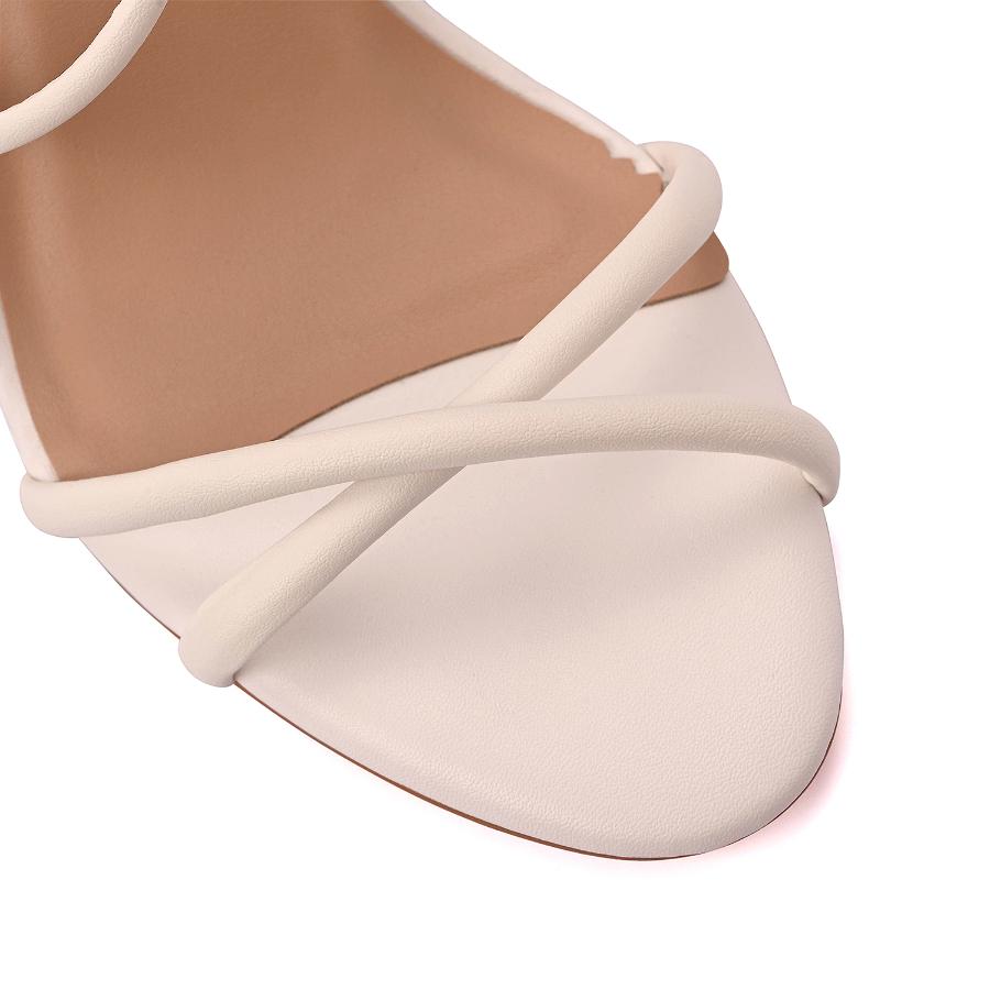 SANDALIA TRENZADA CON TACO