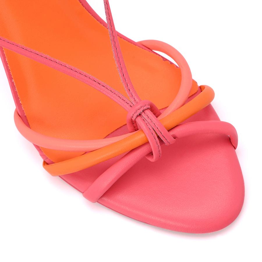 SANDALIA TRENZADA CON TACO