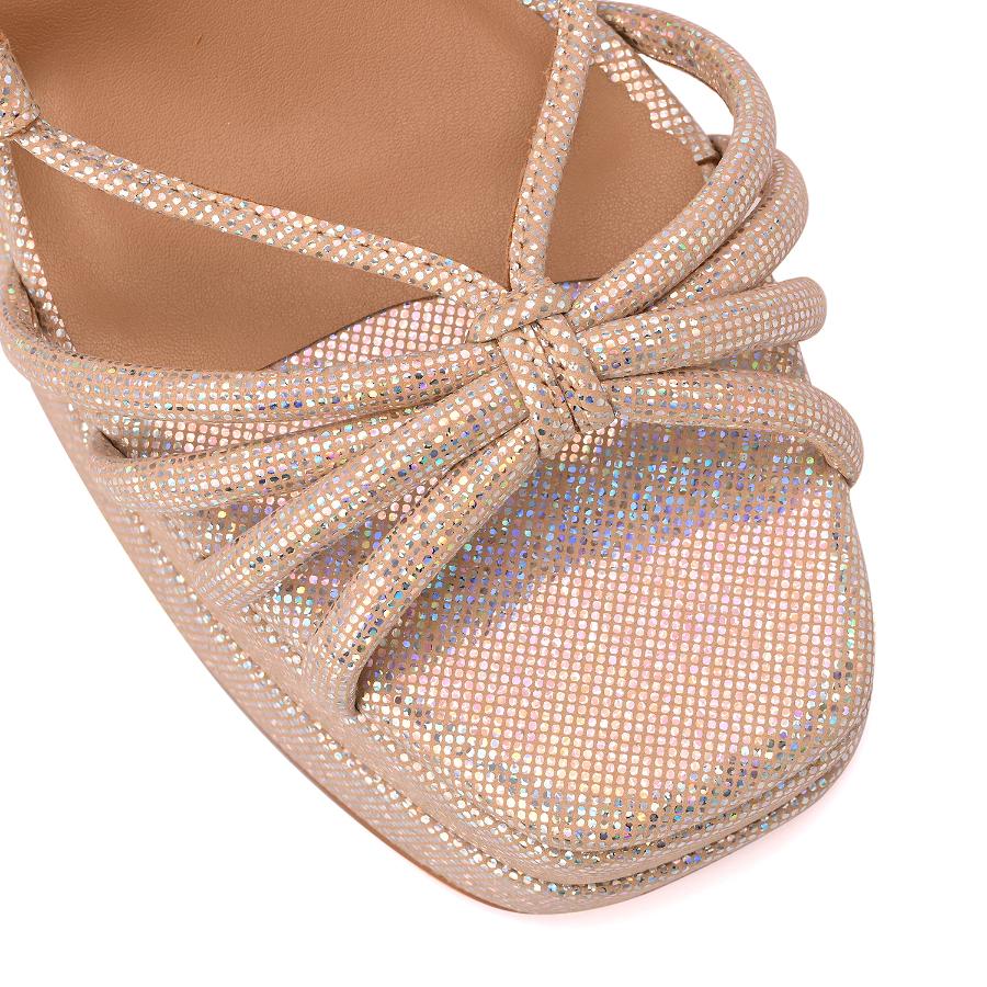 SANDALIA CON PLATAFORMA DORADA CARMEN STEFFENS ALTO VERANO 2023