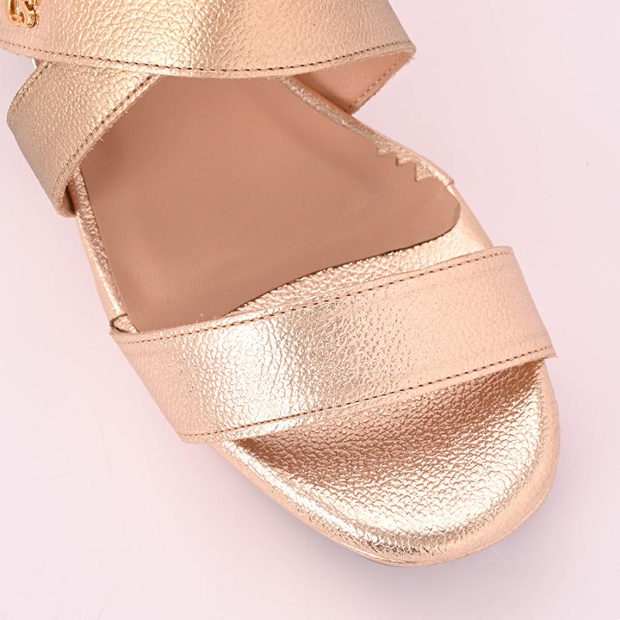 SANDALIA DORADA CON PLATAFORMA CS