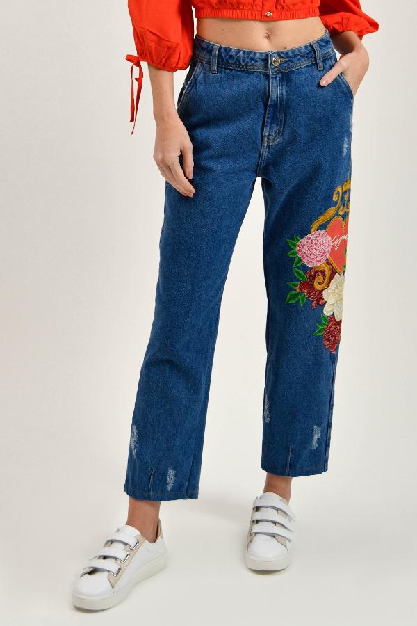 PANTALON JEANS CON ESTAMPADO