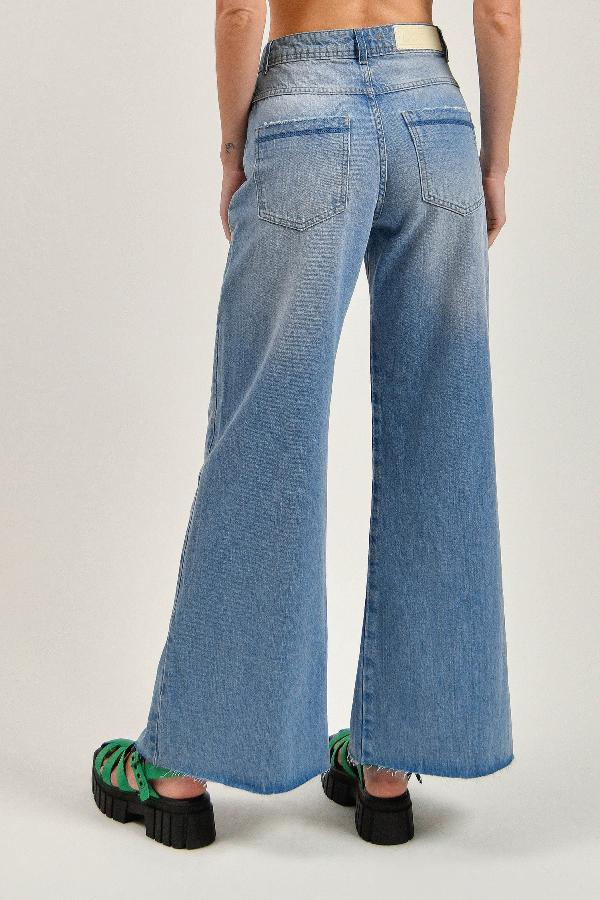 PANTALON JEANS CON ABERTURA