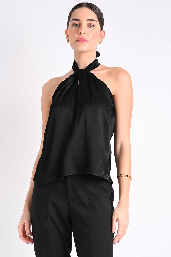 BLUSA NEGRA CON ESCOTE CS