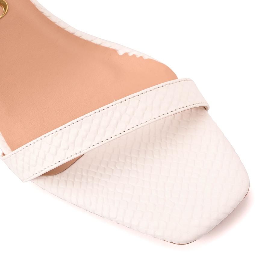 SANDALIA BLANCA CON TACO GEOMETRICO