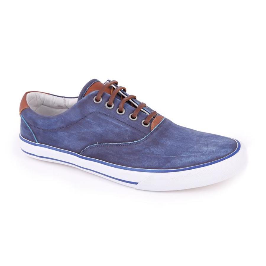 Zapatilla azul con cordones marrón