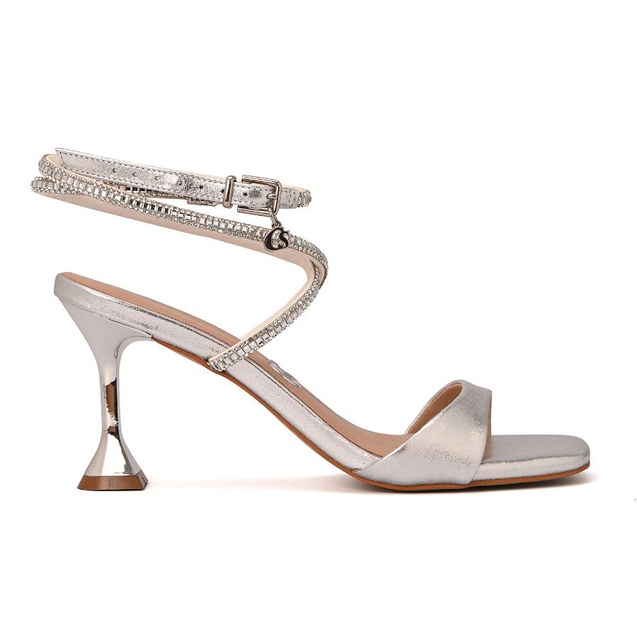 SANDALIA PLATEADA CON BRILLO
