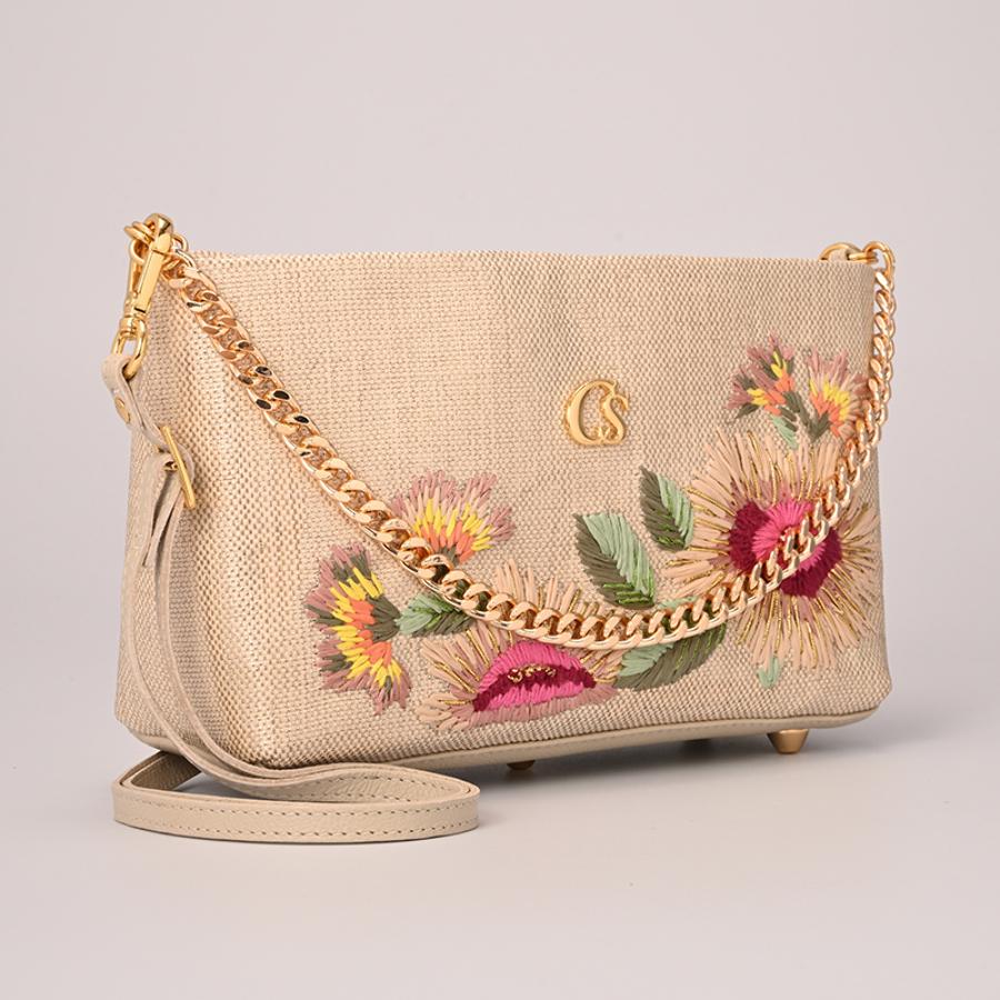 CARTERA BEIGE CON DISEÑO BORDADO