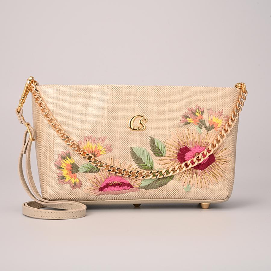 CARTERA BEIGE CON DISEÑO BORDADO