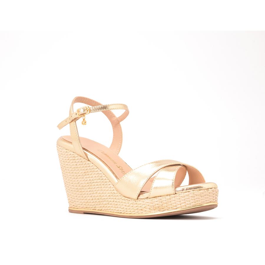 SANDALIA CON TERRAPLEN DORADA