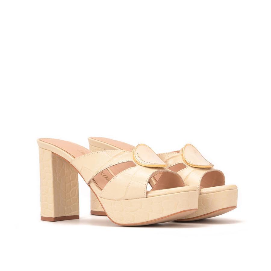 SANDALIA BEIGE CON PLATAFORMA