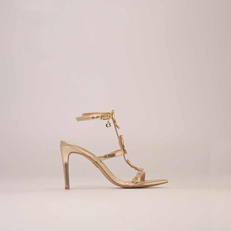 SANDALIA DORADA CON MEDALLAS CS