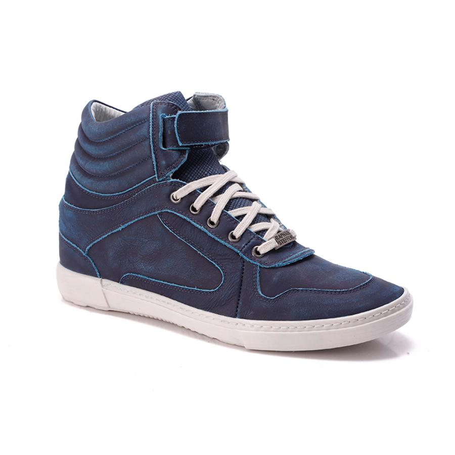 Zapatilla con detalle em el caño