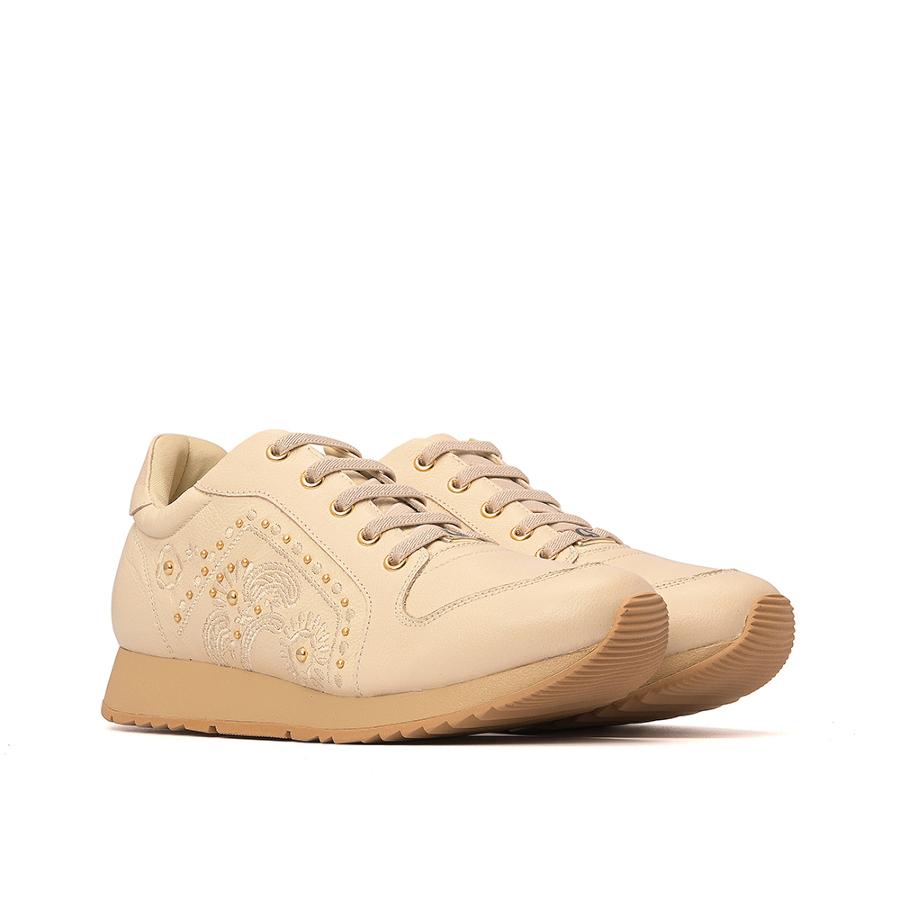ZAPATILLA BEIGE CON TACHAS