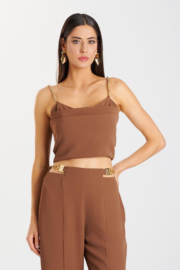 TOP CROPPED MARRON CON CADENAS