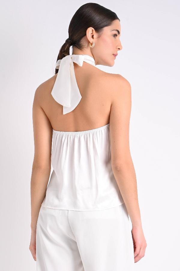 BLUSA BLANCA CON ESCOTE CS