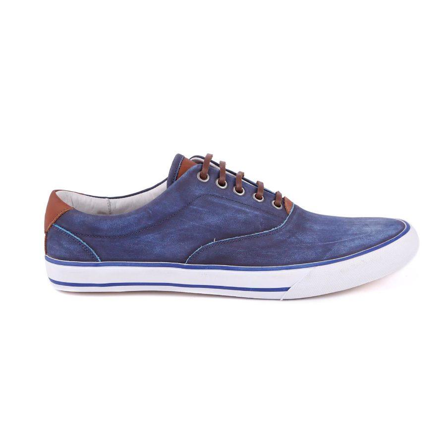 Zapatilla azul con cordones marrón