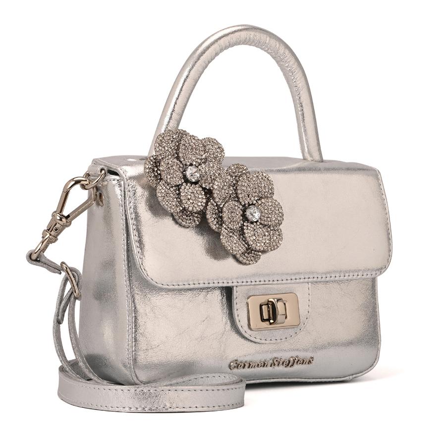 CARTERA PLATEADA CON ACCESORIO