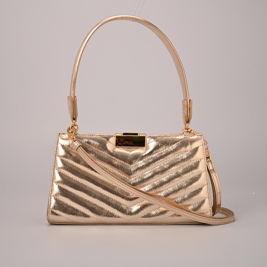 CARTERA DORADA CON TEXTURA
