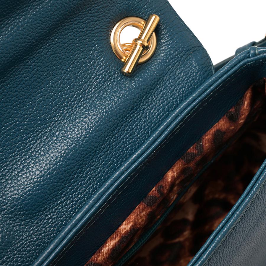 CARTERA DE MANO CON DISEÑO CS