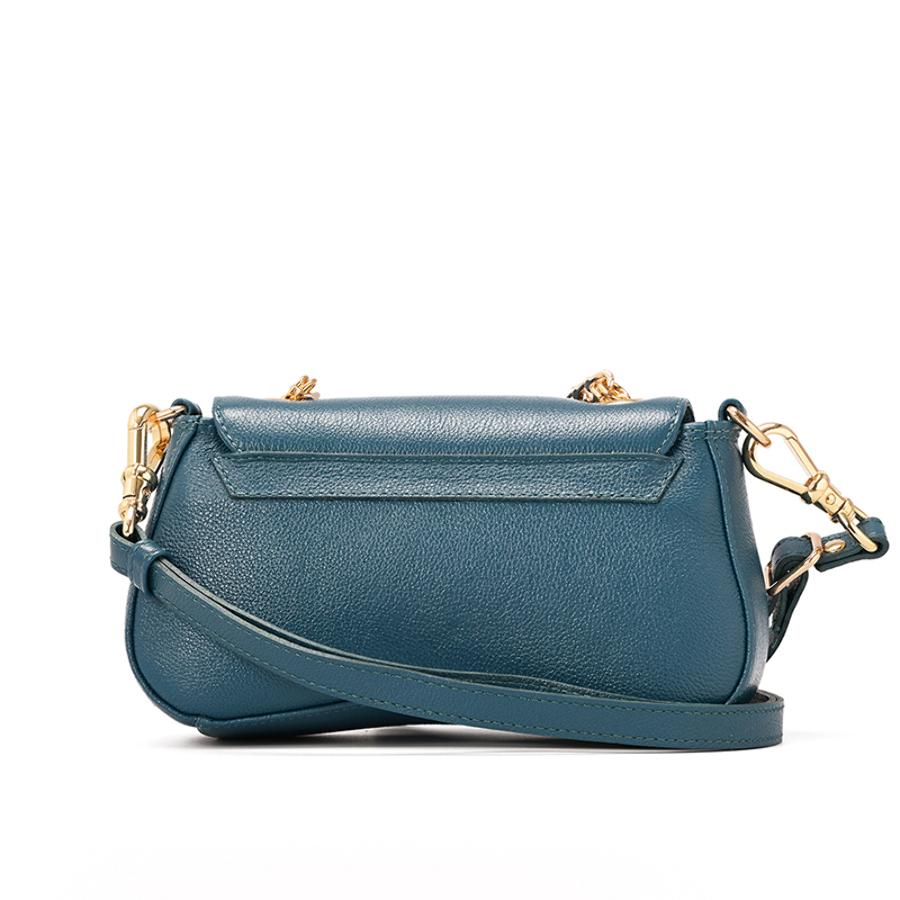 CARTERA DE MANO CON DISEÑO CS