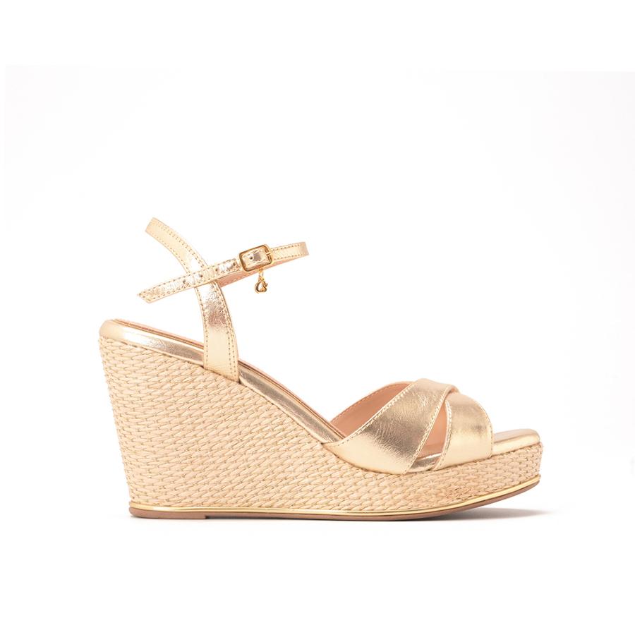 SANDALIA CON TERRAPLEN DORADA