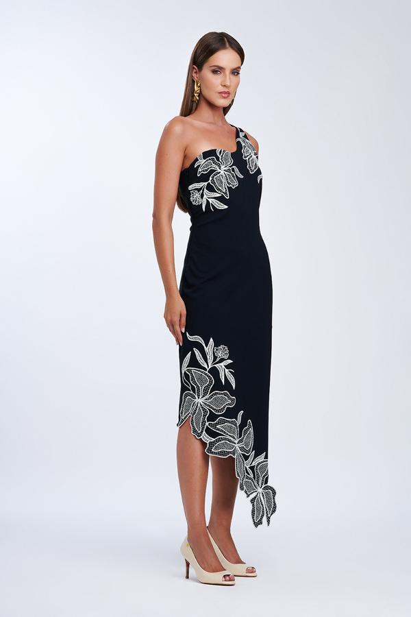 VESTIDO UN SOLO HOMBRO CON BORDADO