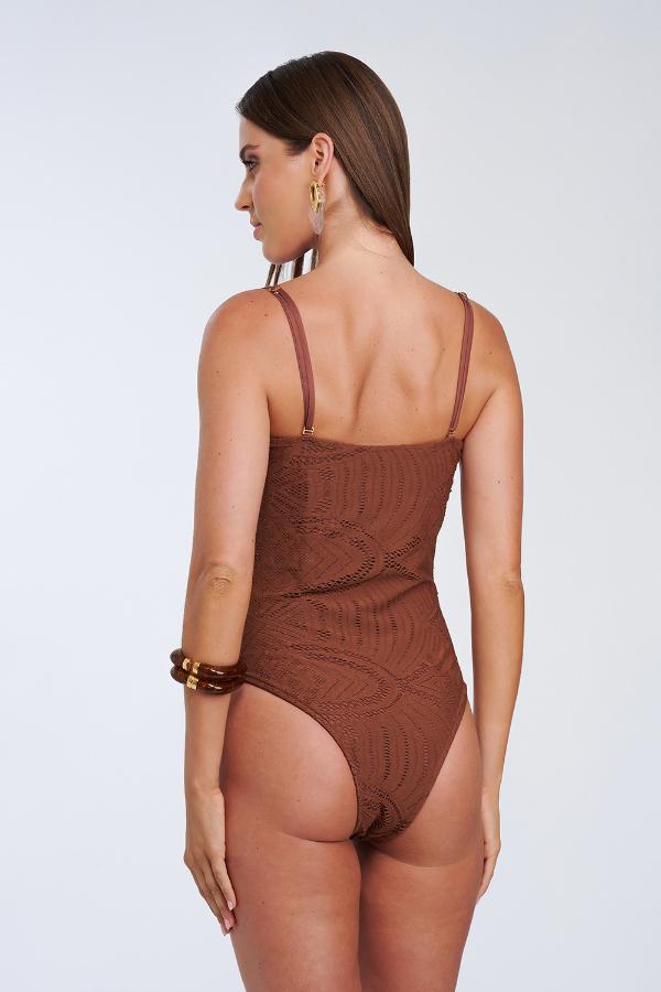 TRAJE DE BAÑO CAFÉ CON ACCESORIO