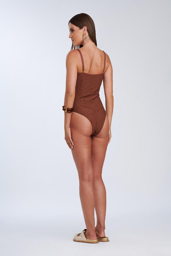 TRAJE DE BAÑO CAFÉ CON ACCESORIO