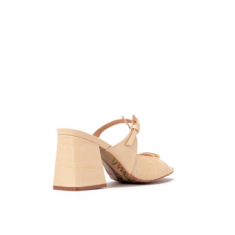 SANDALIA TACO CUADRADO CON TEXTURA