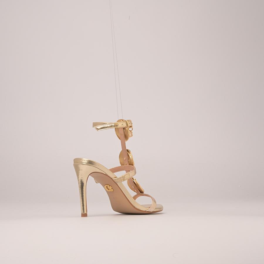 SANDALIA DORADA CON MEDALLAS CS