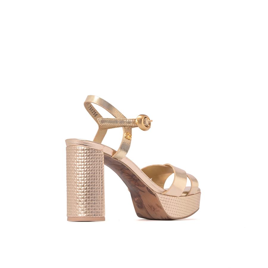 SANDALIA DORADA CON PLATAFORMA