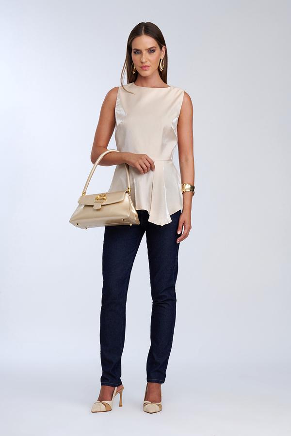 BLUSA SATINADA CON VUELO