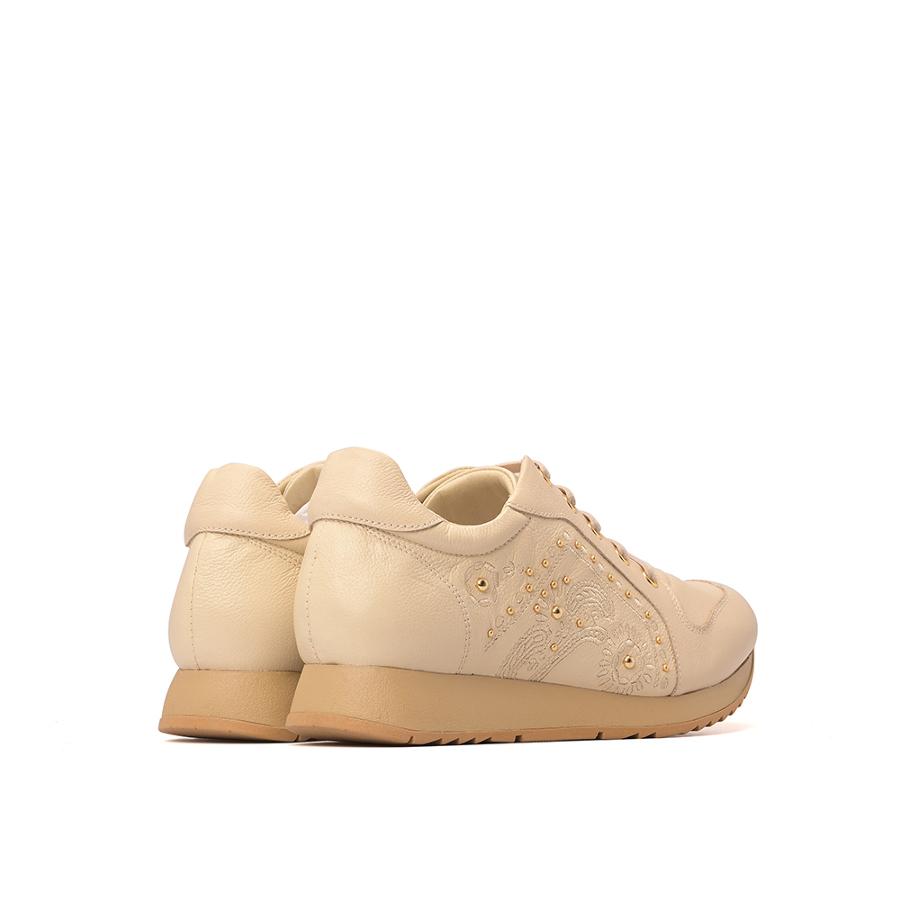ZAPATILLA BEIGE CON TACHAS