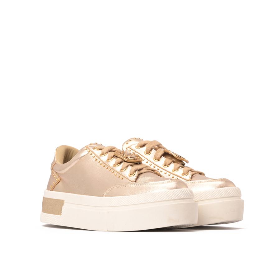 ZAPATILLA DORADA CON MEDALLA