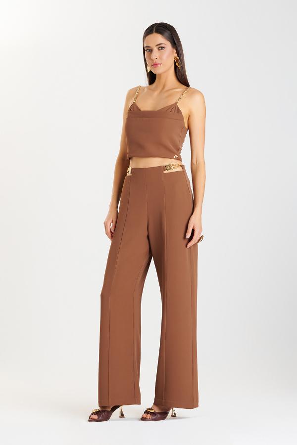 TOP CROPPED MARRON CON CADENAS