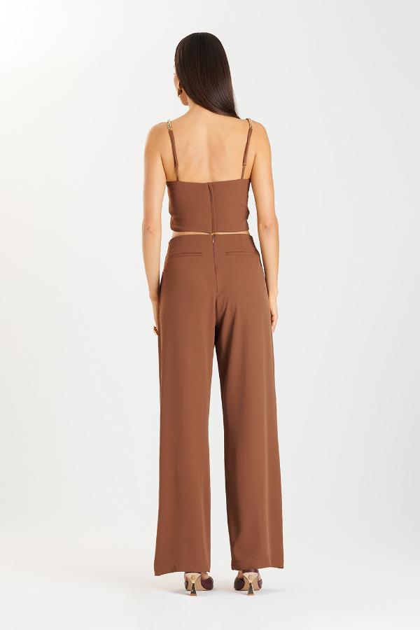 TOP CROPPED MARRON CON CADENAS