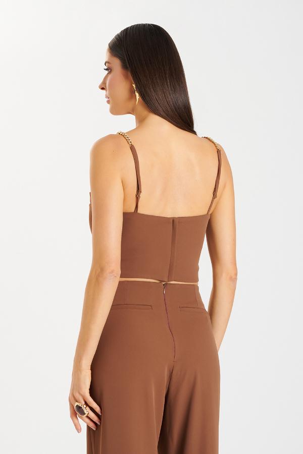 TOP CROPPED MARRON CON CADENAS