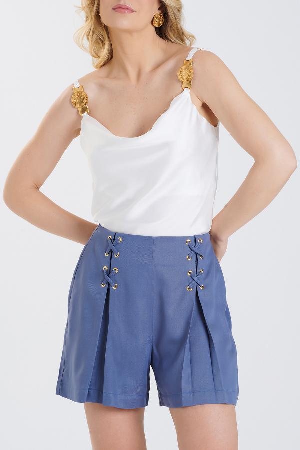 BLUSA SATIN CON ACCESORIO MEDALLA