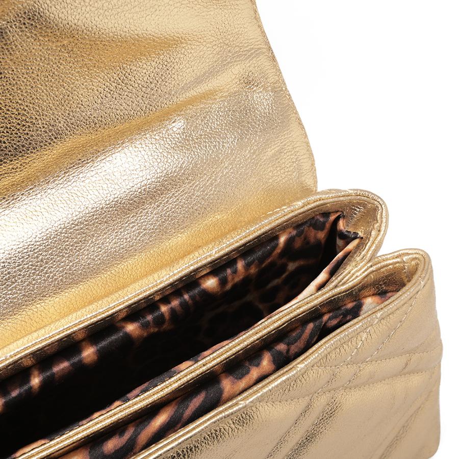 CARTERA DORADA CON TEXTURA CS
