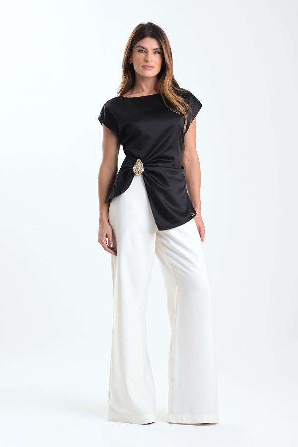 BLUSA CON ACCESORIO
