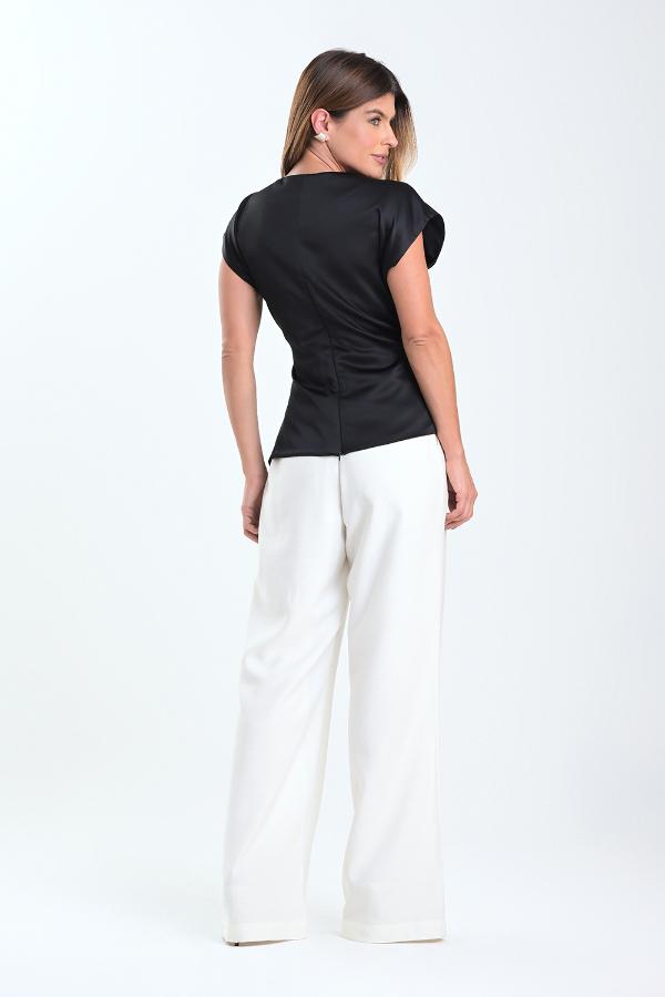 BLUSA CON ACCESORIO