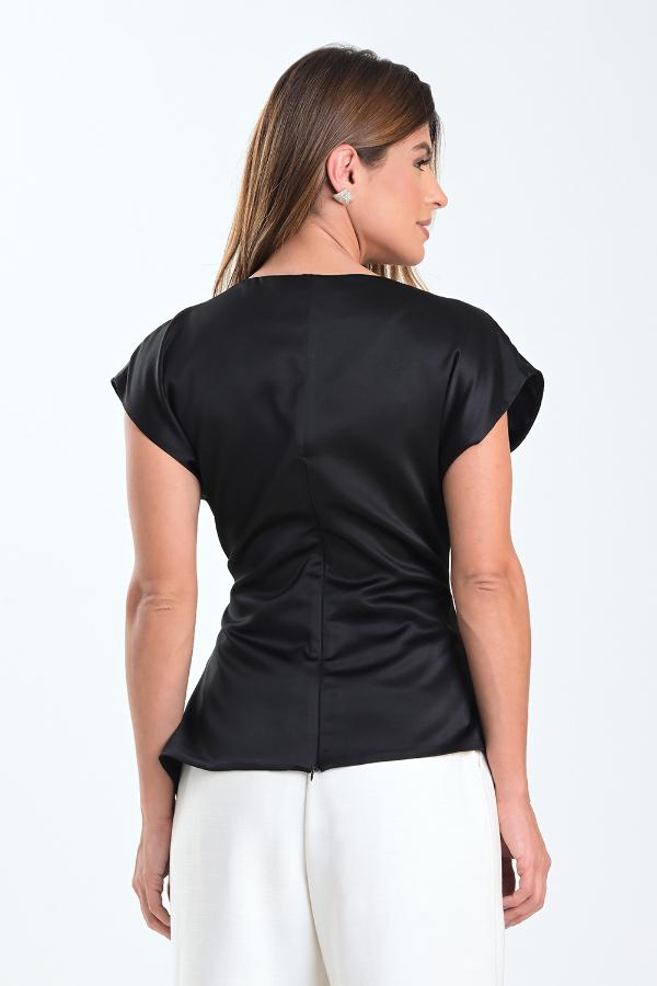 BLUSA CON ACCESORIO