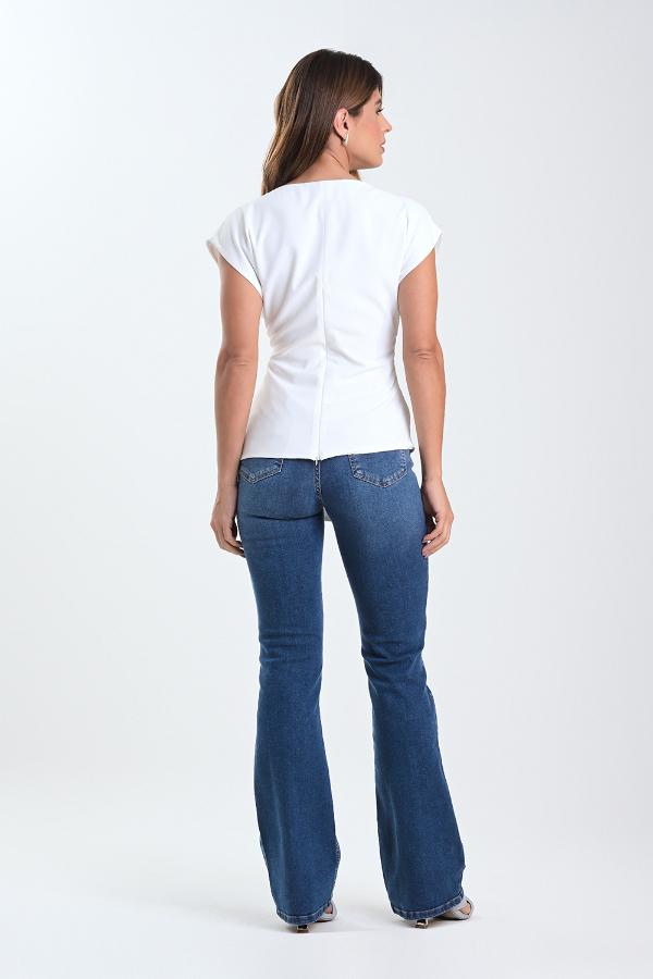 BLUSA CREMA CON ACCESORIO