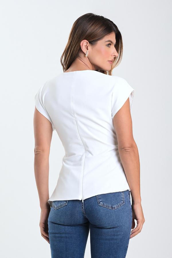BLUSA CREMA CON ACCESORIO