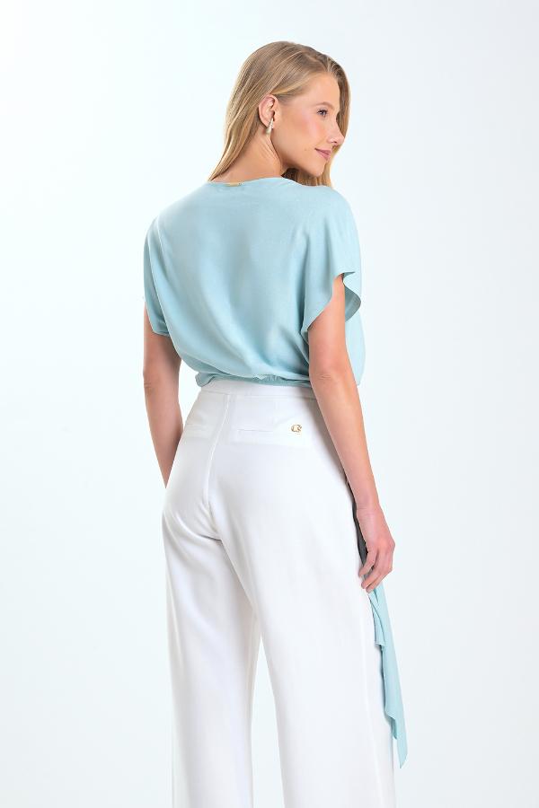 BLUSA CON ACCESORIO
