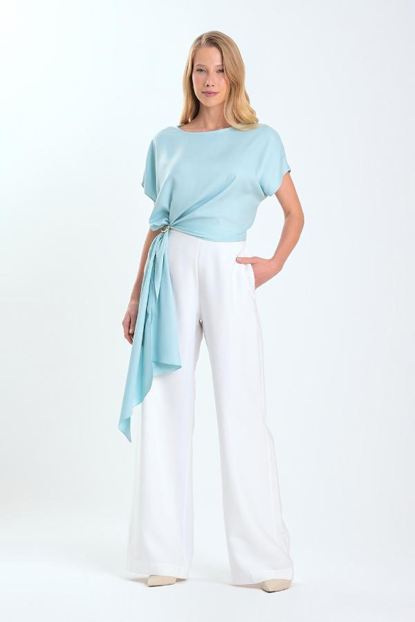 BLUSA CON ACCESORIO