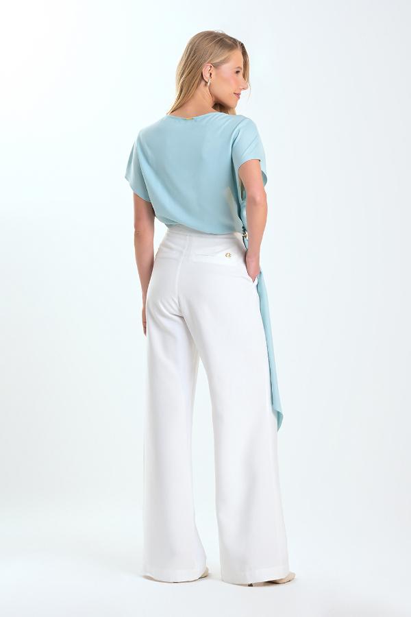 BLUSA CON ACCESORIO
