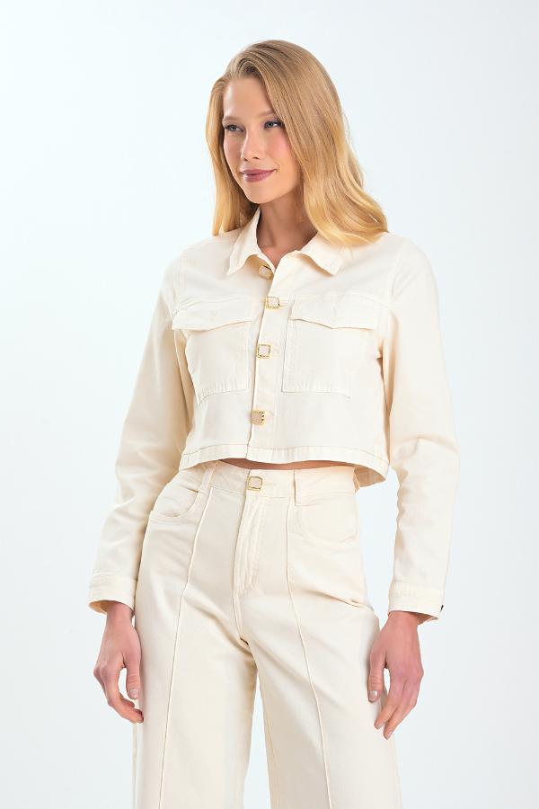 CHAQUETA CORTA COLOR CREMA