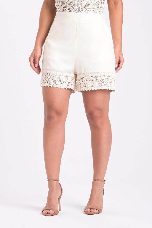 SHORT BEIGE DE LINO CON BORDADO